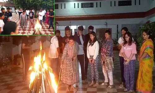 తెలుగు రాష్ట్రాల్లో సంబరాలు.. భోగి మంటలను వేసిన ఎమ్మెల్యే రోజా