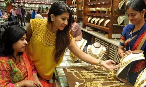 ఈ రోజు బంగారం ధ‌ర పెరిగిందా..? త‌గ్గిందా..?