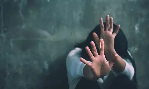 మహిళపై బస్సు కండక్టర్, క్లీనర్ అత్యాచారం