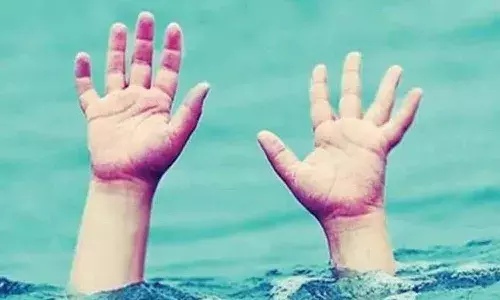 పండుగపూట విషాదం.. స్నానం కోసం వెళ్లి.. ఇద్దరు యువకులు మృతి
