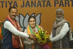 సమాజ్వాదీ పార్టీకి షాక్.. బీజేపీలో చేరిన ములాయం సింగ్ కోడలు అపర్ణ యాదవ్ సమాజ్వాదీ పార్టీకి షాక్.. బీజేపీలో చేరిన ములాయం సింగ్ కోడలు అపర్ణ యాదవ్