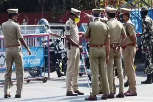 హైదరాబాద్లో దాదాపు 1,000 మంది పోలీసు సిబ్బందికి కోవిడ్-19 పాజిటివ్ హైదరాబాద్లో దాదాపు 1,000 మంది పోలీసు సిబ్బందికి కోవిడ్-19 పాజిటివ్