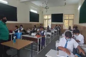 తెలంగాణ ప్రభుత్వ పాఠశాలల్లో.. తెలుగు మీడియం కొనసాగుతుంది తెలంగాణ ప్రభుత్వ పాఠశాలల్లో.. తెలుగు మీడియం కొనసాగుతుంది
