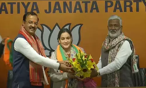 సమాజ్వాదీ పార్టీకి షాక్.. బీజేపీలో చేరిన ములాయం సింగ్ కోడలు అపర్ణ యాదవ్
