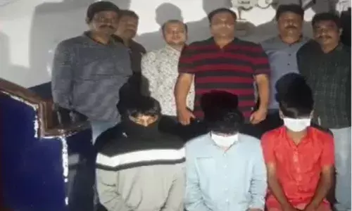 స్వలింగ సంపర్కుల (గే).. రాకెట్ గుట్టు రట్టు చేసిన పోలీసులు