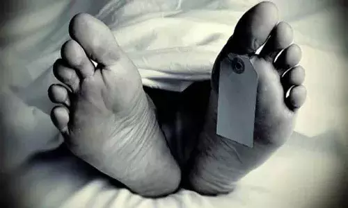 తల్లి, నలుగురు పిల్లలు అనుమానస్పద మృతి