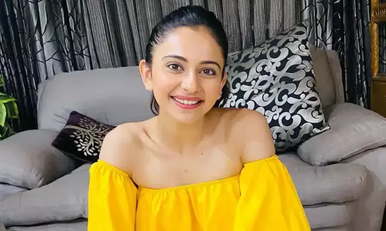 అమ్మడివి ఏడు సినిమాలు రిలీజ్ కు రెడీగా ఉన్నాయట