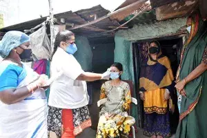 రేపటి నుంచి తెలంగాణలో ఫీవర్ సర్వే.. ఆ లక్షణాలు ఉంటే హోంఐసోలేషన్ కిట్ రేపటి నుంచి తెలంగాణలో ఫీవర్ సర్వే.. ఆ లక్షణాలు ఉంటే హోంఐసోలేషన్ కిట్