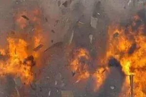 భారతీయ వస్తువుల షాపుల దగ్గర భారీ పేలుడు.. ముగ్గురు మృతి, 20 మందికి తీవ్రగాయాలు భారతీయ వస్తువుల షాపుల దగ్గర భారీ పేలుడు.. ముగ్గురు మృతి, 20 మందికి తీవ్రగాయాలు