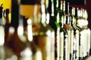 3 ఏళ్ల కుమారుడికి మద్యం తాగిస్తున్న.. భర్త, అత్తమామలు.. భార్య ఏం చేసిందంటే.! 3 ఏళ్ల కుమారుడికి మద్యం తాగిస్తున్న.. భర్త, అత్తమామలు.. భార్య ఏం చేసిందంటే.!