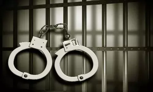 పుష్ప సినిమాలో హీరోలాగా.. ఫేమస్ అవ్వాలని.. వ్యక్తిని హత్య చేసిన ముగ్గురు మైనర్లు