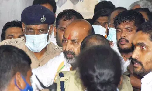 ఫిబ్రవరి 3న ప్యానెల్ ముందు హాజరవ్వండి : తెలంగాణ అధికారులకు నోటీసులు పంపిన లోక్సభ ప్రివిలేజ్ కమిటీ