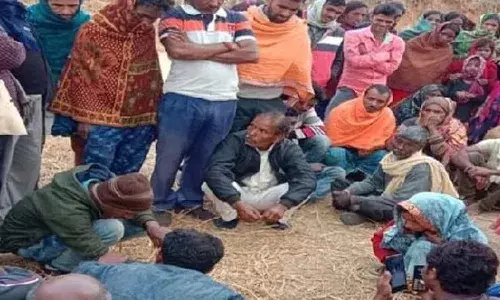 ప్రియుడితో కలిసి ఉంటున్న భార్య.. పట్టుకున్న గ్రామస్థులు.. సంచలన తీర్పు