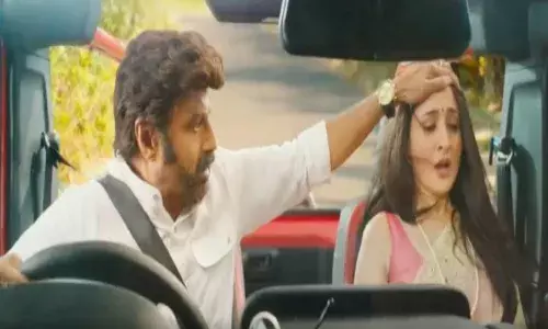 అఖండపై హైదరాబాద్ ట్రాఫిక్ పోలీసుల ప్రశంసలు.. ఎందుకంటే