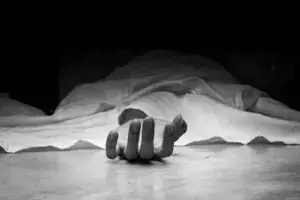 సర్జికల్ బ్లేడ్తో భార్యపై దారుణంగా దాడి.. ఉరివేసుకుని భర్త ఆత్మహత్య సర్జికల్ బ్లేడ్తో భార్యపై దారుణంగా దాడి.. ఉరివేసుకుని భర్త ఆత్మహత్య