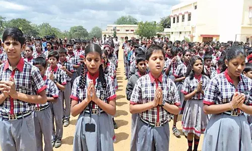 విద్యాశాఖ కీలక నిర్ణయం.. పాఠశాలల్లో ప్రార్థనలు రద్దు..!