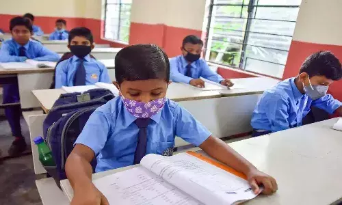 మళ్లీ స్కూళ్లు, కాలేజీలు మూసివేత.. ఎప్పటి వరకు అంటే.!