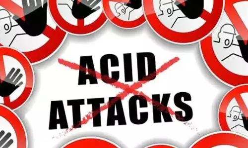 డబ్బుల వివాదం.. యువకుడిపై యాసిడ్ దాడి