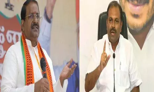 ప్రాంతం పేరు చెప్పి మాట్లాడేవాళ్లకు సిగ్గుండాలి : శ్రీకాంత్ రెడ్డి