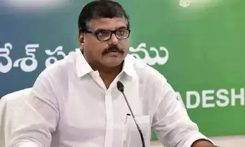 మూడు రోజులుగా వారికోసం ఎదురుచూస్తున్నాం : మంత్రి బొత్స