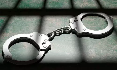 తీవ్రవాదులకు సహాయం చేస్తూ.. విదేశాలకు పారిపోవాలని అనుకున్న జంట