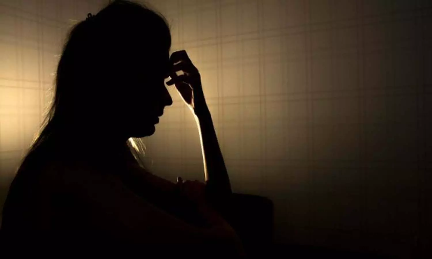 తల్లిపై అత్యాచారం చేసినందుకు.. కుమారుడికి జీవిత ఖైదు