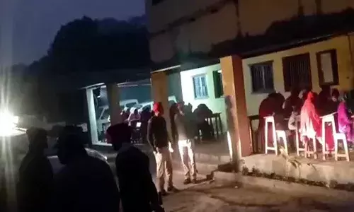 కారు లైట్ల వెలుగులో ప‌రీక్ష రాసిన ఇంట‌ర్ విద్యార్థులు.. ప్ర‌త్యేక ప‌రిస్థితిగా పేర్కొన్న మంత్రి