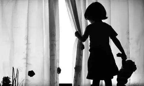 4 ఏళ్ల బాలికపై అత్యాచారం.. అరుపులు విని పరిగెత్తిన తండ్రికి..