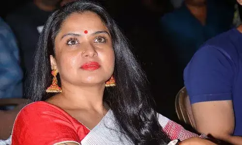 నటి ప్రగతి సంచలన వ్యాఖ్యలు.. ఆ స్టార్ హీరో ఒక నైట్ గడపమన్నాడంటూ