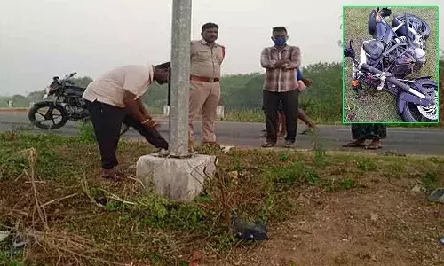 గుంటూరు జిల్లాలో విద్యుత్ స్తంభాన్ని ఢీకొట్టిన బైక్.. ముగ్గురు విద్యార్థులు దుర్మరణం