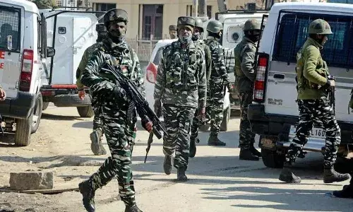 పోలీసుల ఎన్కౌంటర్లో.. ఇద్దరు ఉగ్రవాదులు హతం