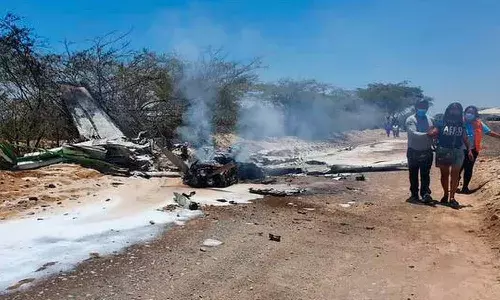 కుప్ప కూలిన పర్యాటక విమానం.. ఏడుగురు దుర్మరణం