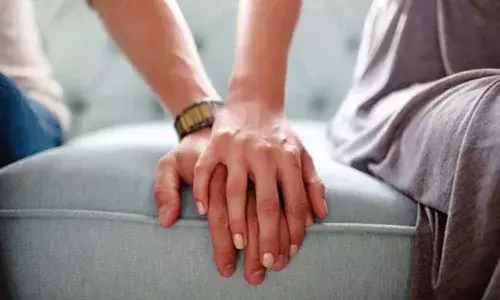 భార్య ఐడీ కార్డ్ చూపించి.. గర్ల్ఫ్రెండ్తో కలిసి హోటల్కి వెళ్లిన భర్త.. అడ్డంగా బుక్కయ్యాడు.!