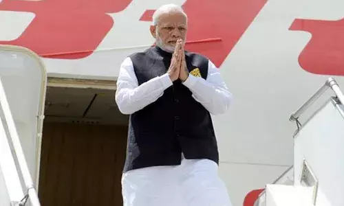 శంషాబాద్ ఎయిర్పోర్టులో ప్రధాని నరేంద్ర మోదీకి ఘన స్వాగతం