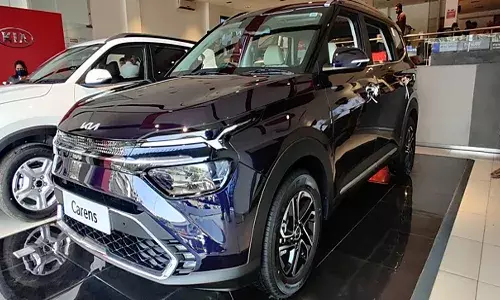 డీలర్ల దగ్గరకు చేరిన కియా కేరెన్స్