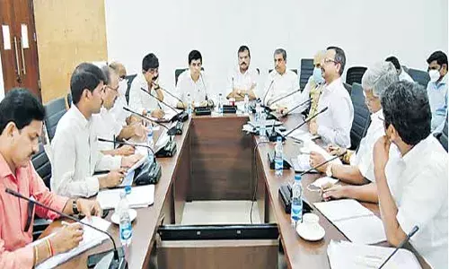 ప్రభుత్వంతో చర్చలు సఫలం.. సమ్మె విరమణ