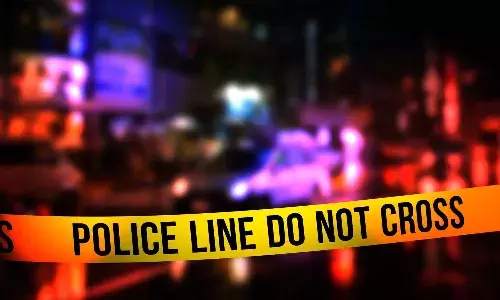 దారుణం.. సైకిల్పై వెళ్లే వ్యక్తిని ట్రాక్టర్తో ఢీకొట్టాడని.. వెంటాడి వెంటాడి మరీ చంపారు.!