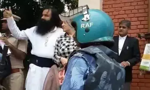 డేరా బాబా బయటకు.. ఎన్నికలప్పుడే ఎందుకో..?