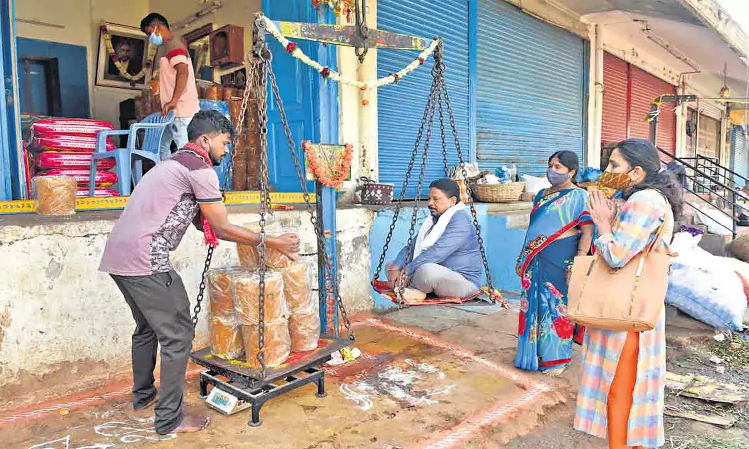 మేడారం సమ్మక్క సారక్క బంగారం.. నేరుగా ఇంటికే