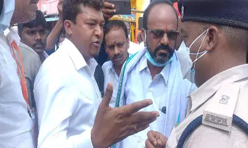 శారదాపీఠం వద్ద మంత్రి అప్పల్రాజుకు అవమానం