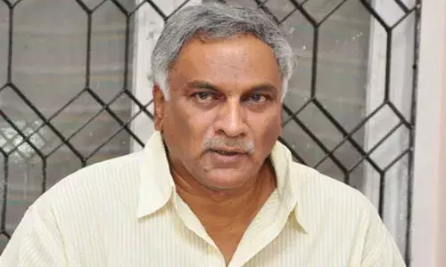 టిక్కెట్ రేట్ల విషయం చాలా చిన్నది.. త్వరగా పరిష్కరించండి..