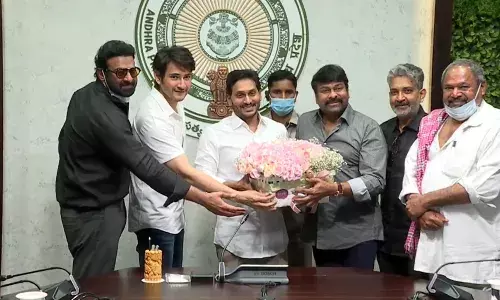 సీఎం జగన్తో సినీ ప్రముఖలు భేటీ ప్రారంభం
