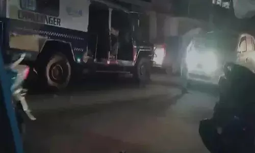 విశాఖలో అఘోరాల వీరంగం.. వచ్చిపోయే వాహనాలను ఆపుతూ