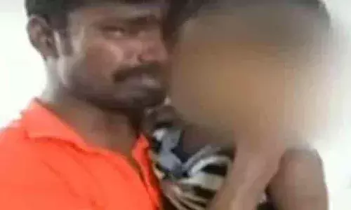 గొంతులో కొబ్బరి ముక్క ఇరుక్కుని.. 3 ఏళ్ల బాలుడు మృతి