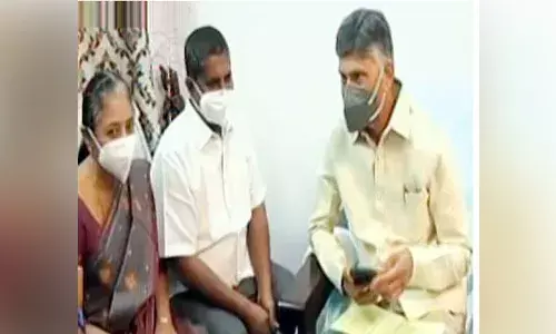 టీడీపీ ఎమ్మెల్సీ అశోక్బాబుకు బెయిల్.. పరామర్శించిన చంద్రబాబు