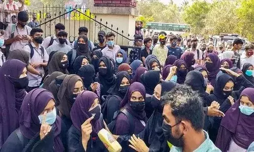 హిజాబ్ వివాదం.. ఇంటెలిజెన్స్ హెచ్చరికలు