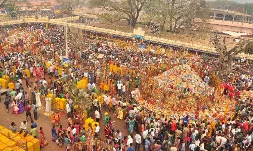 మేడారం జాతర.. పోలీసులకు సవాల్గా మారిన ట్రాఫిక్