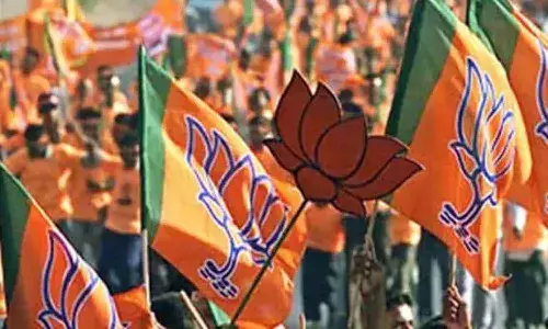 సంభాల్లో ఉద్రిక్తత.. బీజేపీ అభ్యర్థి వాహనం ధ్వంసం