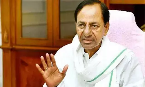 తెలంగాణ సీఎం కేసీఆర్‌పై పోలీసులకు ఫిర్యాదు