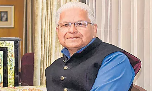 కాంగ్రెస్ కు ఊహించని షాక్.. ఆయన కూడా వదిలిపెట్టాడు